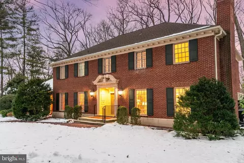 Exterior - 735 Potomac River Rd, Mclean, VA 22102 photo 6 of 25