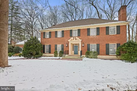 Exterior - 735 Potomac River Rd, Mclean, VA 22102 photo 14 of 25