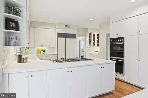 Kitchen - 735 Potomac River Rd, Mclean, VA 22102 photo 7 of 8