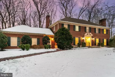 Exterior - 735 Potomac River Rd, Mclean, VA 22102 photo 1 of 25