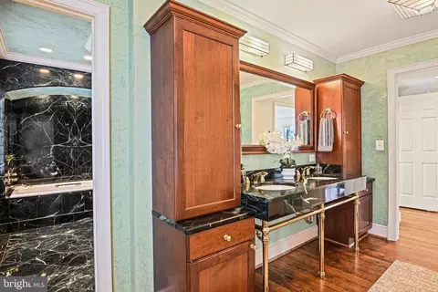 Bath - 735 Potomac River Rd, Mclean, VA 22102 photo 4 of 12