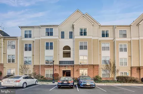 2103 Highcourt Ln #403, Herndon, VA 20170