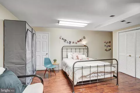 Bedroom - 4302 Cub Run Rd, Chantilly, VA 20151 photo 4 of 5