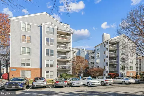 3175 Summit Square Dr #5-D7, Oakton, VA 22124
