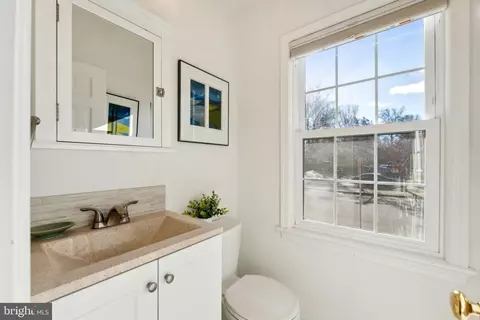 Bath - 6716 Melrose Dr, Mclean, VA 22101 photo 1 of 4