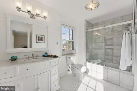 Bath - 6716 Melrose Dr, Mclean, VA 22101 photo 2 of 4