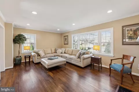 Living - 6716 Melrose Dr, Mclean, VA 22101 photo 2 of 5
