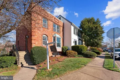 6716 Melrose Dr, Mclean, VA 22101