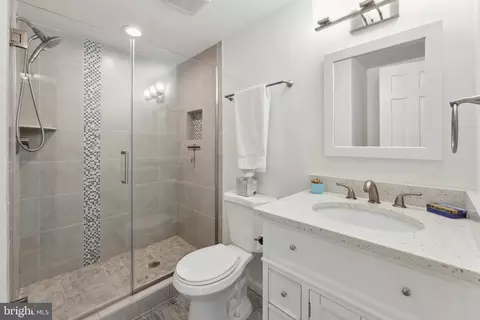 Bath - 6716 Melrose Dr, Mclean, VA 22101 photo 4 of 4