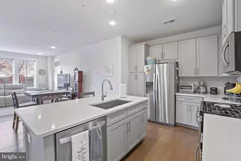13334 Arrowbrook Centre Dr, Herndon, VA 20171