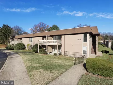 8507 H Barrington Ct, Springfield, VA 22152