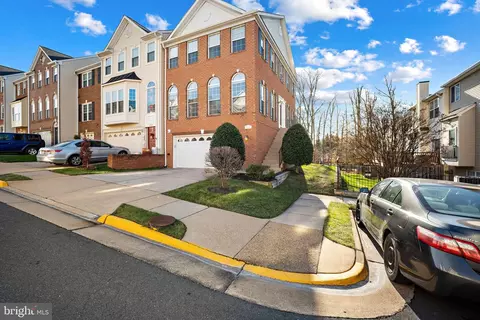 6365 Regal Oak Dr, Springfield, VA 22152