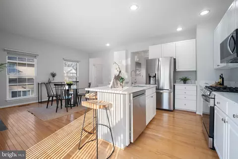 6365 Regal Oak Dr, Springfield, VA 22152 photo 9