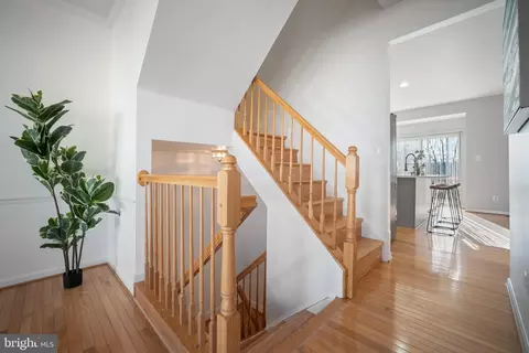 6365 Regal Oak Dr, Springfield, VA 22152 photo 4