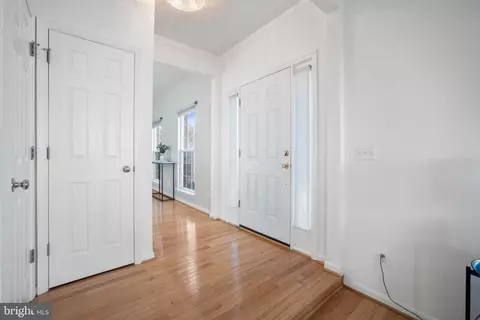 6365 Regal Oak Dr, Springfield, VA 22152 photo 3