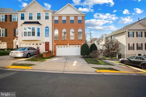 6365 Regal Oak Dr, Springfield, VA 22152 photo 2
