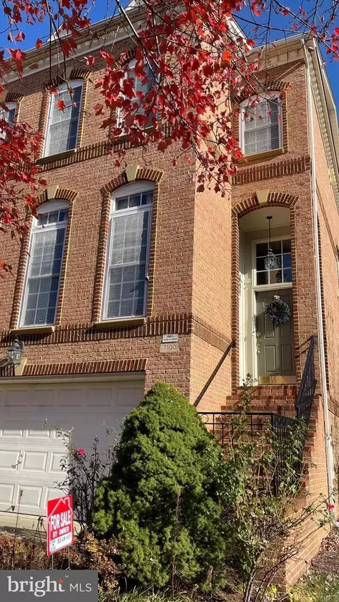 7100 Point Replete Cir, Fort Belvoir, VA 22060