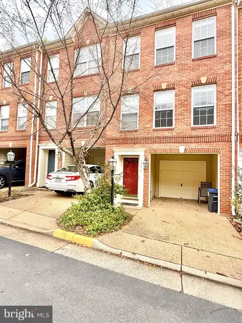 8074 Sebon Dr, Vienna, VA 22180
