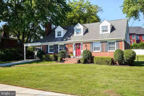 1404 Mayflower Dr, Mclean, VA 22101