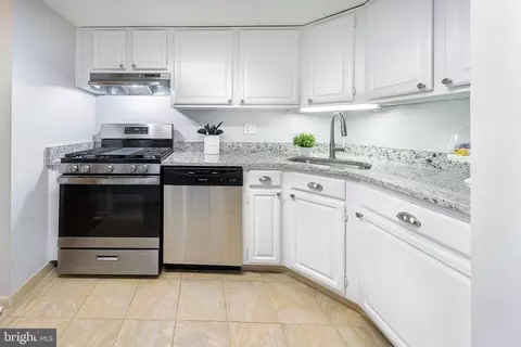 1427 Northgate Sq #27/1A, Reston, VA 20190