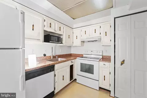 Kitchen - 7721 Tremayne Pl #309, Mclean, VA 22102 photo 3 of 3