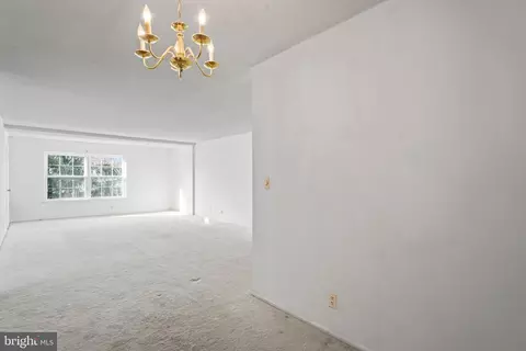 Living - 7721 Tremayne Pl #309, Mclean, VA 22102 photo 2 of 4