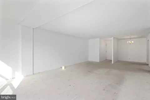Living - 7721 Tremayne Pl #309, Mclean, VA 22102 photo 3 of 4