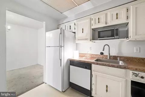 Kitchen - 7721 Tremayne Pl #309, Mclean, VA 22102 photo 2 of 3