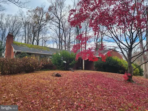 5100 Summit Dr, Fairfax, VA 22030