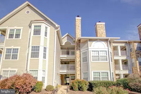 5601 Willoughby Newton Dr #26, Centreville, VA 20120