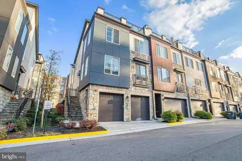 2875 Lowen Valley Rd, Alexandria, VA 22303