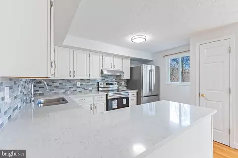Kitchen - 8031 Orange Plank Rd, Springfield, VA 22153 photo 3 of 3