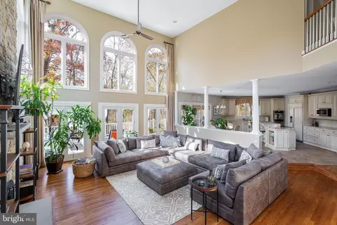 Living - 12106 Walnut Branch Rd, Reston, VA 20194 photo 3 of 7