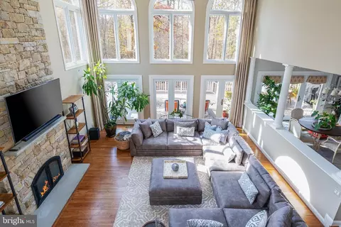 Living - 12106 Walnut Branch Rd, Reston, VA 20194 photo 4 of 7