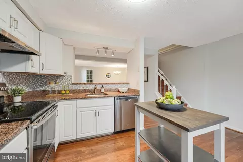 1610 Fieldthorn Dr, Reston, VA 20194 photo 15