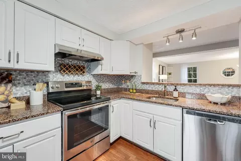 1610 Fieldthorn Dr, Reston, VA 20194 photo 16