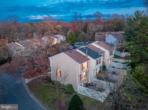 1610 Fieldthorn Dr, Reston, VA 20194 photo 3