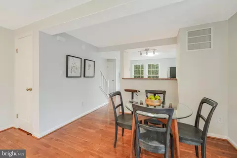 1610 Fieldthorn Dr, Reston, VA 20194 photo 10