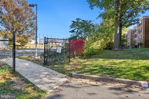 7600 Tremayne Pl #210, Mclean, VA 22102 photo 10
