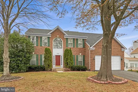 7704 Cashland Ct, Alexandria, VA 22315