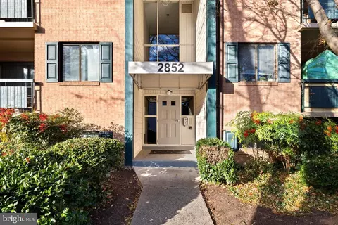 2852 Dover Ln #202, Falls Church, VA 22042