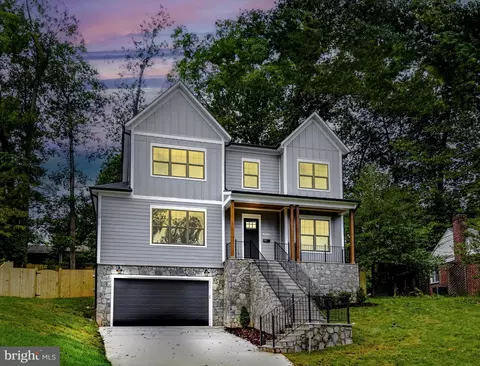 7313 Woodley Pl, Falls Church, VA 22046
