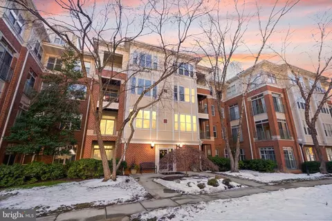 1860 Stratford Park Pl #102, Reston, VA 20190