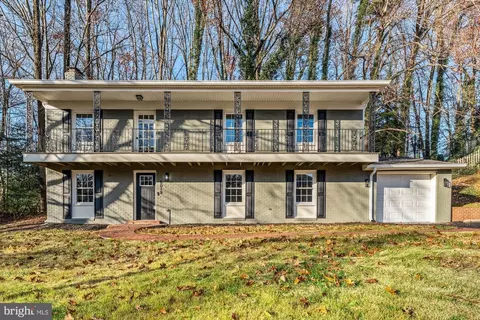 8018 Lake Pleasant Dr, Springfield, VA 22153