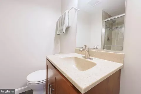 Bath - 7914 Saint George Ct, Springfield, VA 22153 photo 2 of 5