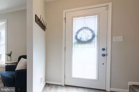 Entry Way - 7914 Saint George Ct, Springfield, VA 22153 photo 2 of 2