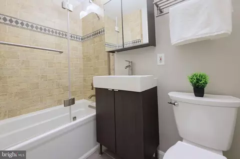 Bath - 7914 Saint George Ct, Springfield, VA 22153 photo 4 of 5