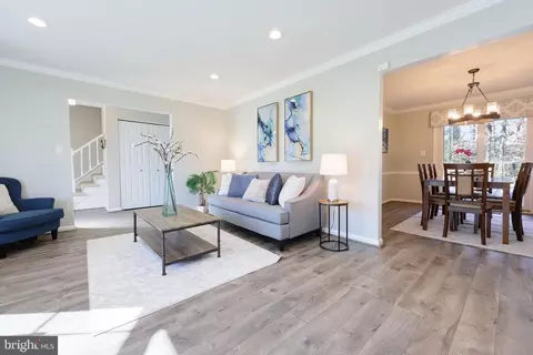 Living - 7914 Saint George Ct, Springfield, VA 22153 photo 2 of 6