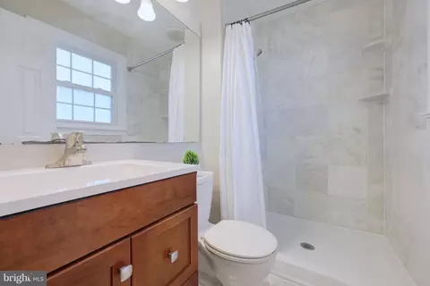 Bath - 7914 Saint George Ct, Springfield, VA 22153 photo 5 of 5