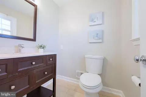 Bath - 7914 Saint George Ct, Springfield, VA 22153 photo 1 of 5